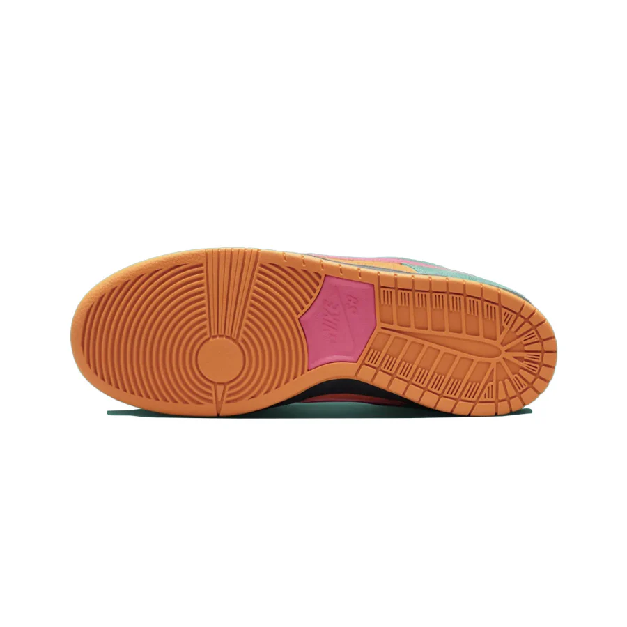 Nike Sb Dunk Low Pro Shoe Green Noise/Watermelon-Light Curry - Image 6