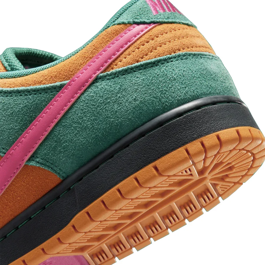 Nike Sb Dunk Low Pro Shoe Green Noise/Watermelon-Light Curry - Image 8