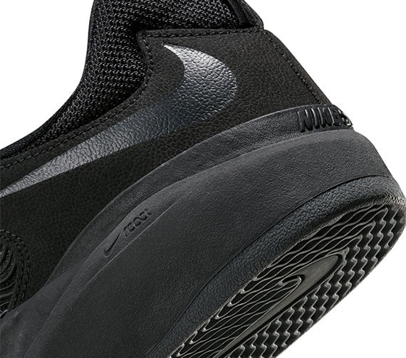Nike SB Ishod Wair Premium - Black/Black-Black-Black - Image 5
